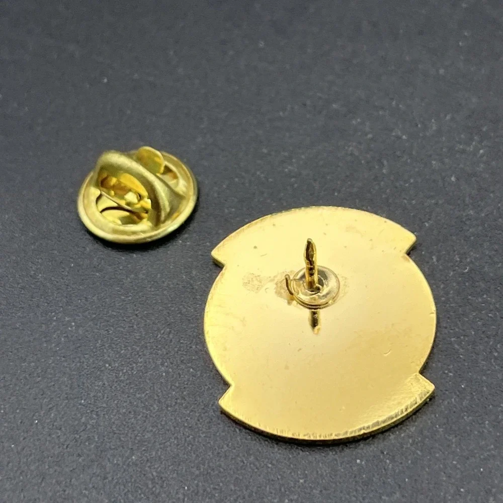Rainbow Casino Nekoosa Wisconsin Lapel Hat‎ Pin